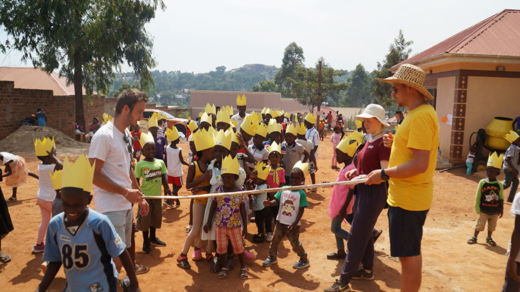 Ruben mit Gospeltribe in Uganda